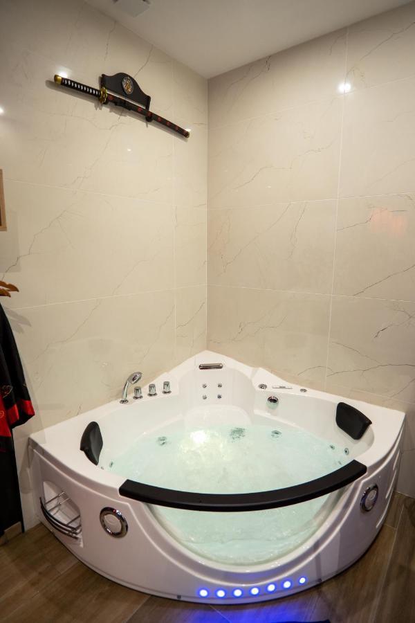 Capsule Japon - Jacuzzi - Netflix & Ecran Cinema - Xbox Lejlighed Trith-Saint-Leger Eksteriør billede